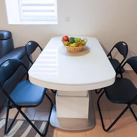 Zentrale Lage Naehe Duesseldorf Airport, Messe Apartament Duisburg