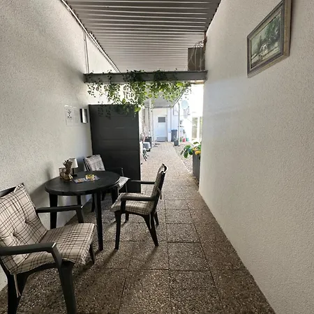 Zentrale Lage Naehe Duesseldorf Airport, Messe Апартаменты *