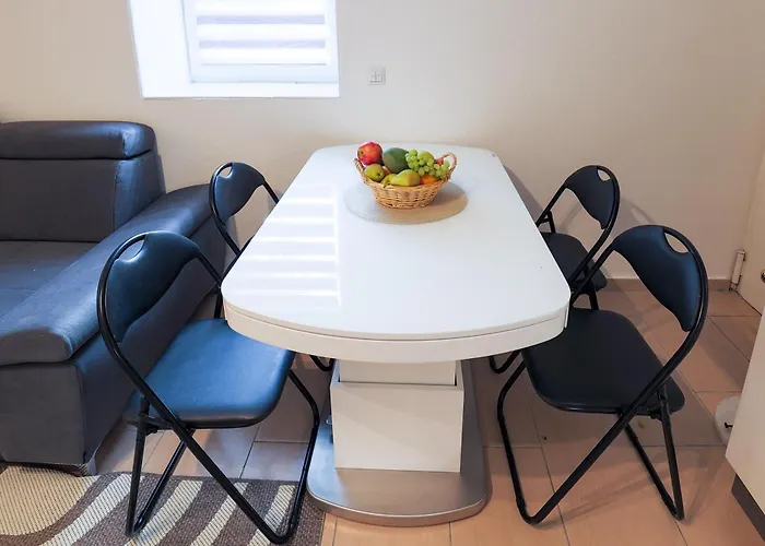 Zentrale Lage Naehe Duesseldorf Airport, Messe Apartament Duisburg